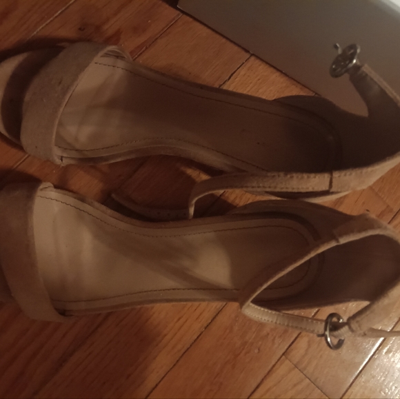 A pair of Aldo heels - Picture 4 of 9
